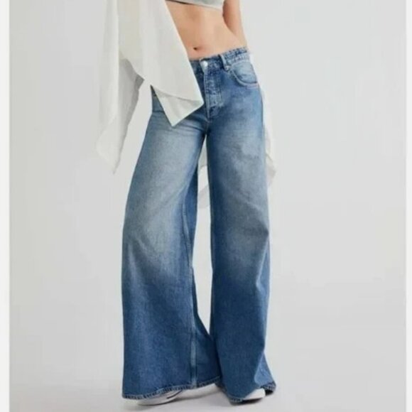 We The Free Denim - We The Free Wide Leg Flare Jeans in Light Blue Wash